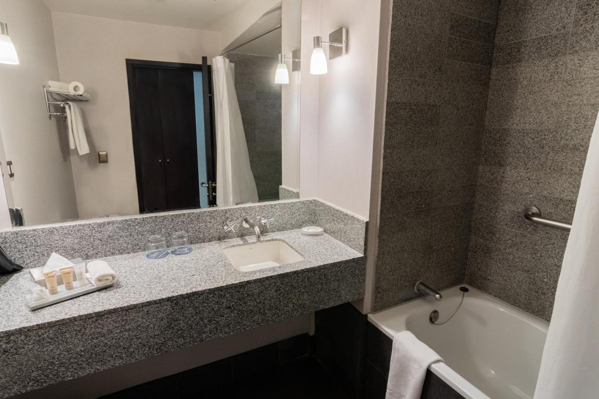 Four Points By Sheraton Los Angeles Exterior photo
